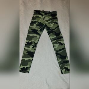 Wonder Nation Green Camouflage Leggings 10/12 Like New